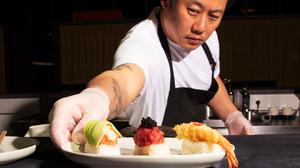 Ruslan Kim betreibt die Handroll-Bar Koji in der Kalle Halle in Neukölln.