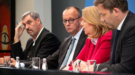 Bayerns Ministerpräsident Markus Söder, Bundeskanzler Friedrich Merz, Arbeitsministerin Bärbel Bas und Finanzminister und Vize-Kanzler Lars Klingbeil.