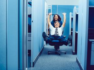 Untersuchungen wie der „Gallup Engagement Index“ zeigen: Freude und Sinn kommen im Job oft zu kurz.