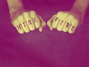 Hire and Fire – und manchmal auch umgekehrt: Erst wird jemand entlassen und dann ein anderer für viel Geld neu eingestellt. Ist das betriebswirtschaftlich sinnvoll?