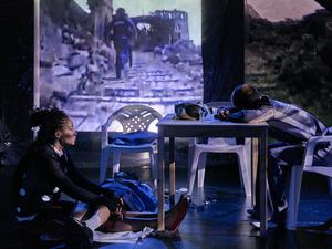 Szene aus dem Theaterstück "Die Brücke von Mostar" von Igor MemicCredit: Matthias Horn