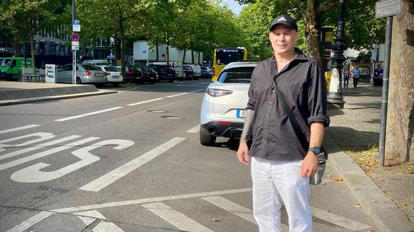 Dirk Goldmann wurde hier am Ku’damm durch eine Taxitür vom Rad gestoßen und dabei verletzt.