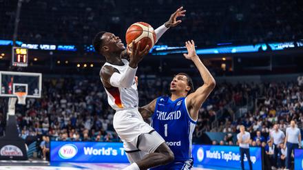 Dennis Schröder (l.) zeigte sich gegen Finnland endlich wieder treffsicher.
