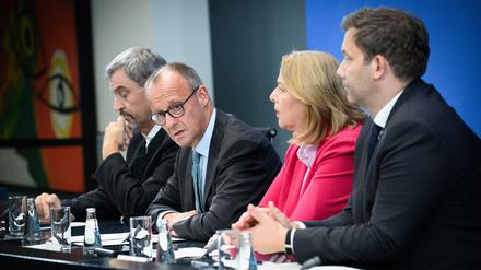Markus Söder, Friedrich Merz, Bärbel Bas, Lars Klingbeil (von links nach rechts – unser Schicksal liegt nicht zuletzt auch in ihrer Hand.