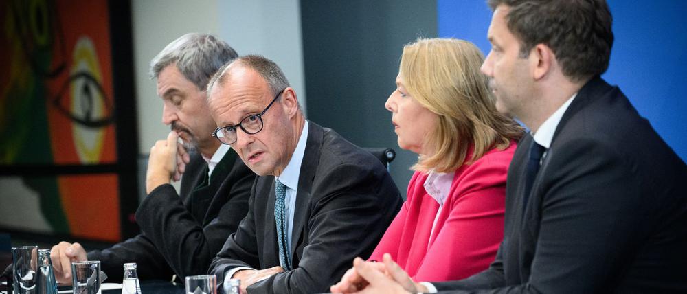Markus Söder, Friedrich Merz, Bärbel Bas, Lars Klingbeil (von links nach rechts – unser Schicksal liegt nicht zuletzt auch in ihrer Hand.