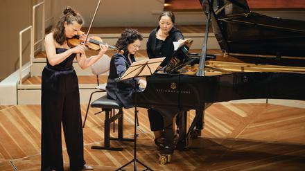 Ausdrucksstarke Klassik-Parodien. Die Violinistin Cornelia Gartemann interpretiert den „Bad Boy of Music“ George Antheil.