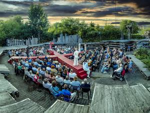 „Hamlet“ auf der Open-Air-Bühne des Theaters Globe Berlin.