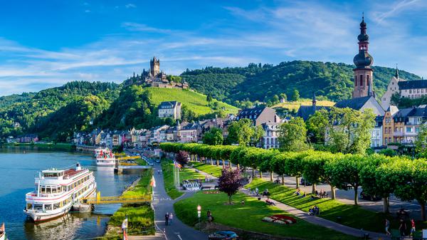 Panoramablick auf die Kreisstadt Cochem an der Mosel