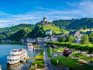 Panoramablick auf die Kreisstadt Cochem an der Mosel