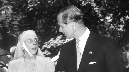 Alice von Battenberg mit ihrem Sohn Prinz Philip.