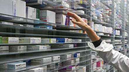 Künftig sollen Apotheken unter bestimmten Voraussetzungen chronisch Kranken verschreibungspflichtige Medikamente auch ohne Rezept verkaufen dürfen.