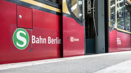 Signale und Weichen müssen am Morgen in Berlin repariert werden. (Symbolbild)