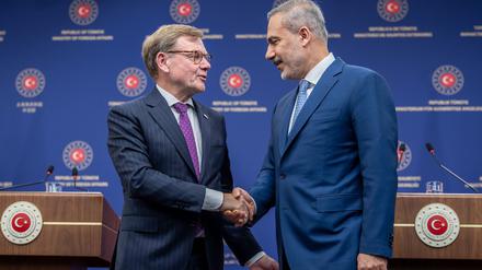 Außenminister Wadephul (links) und sein türkischer Amtskollege Hakan Fidan.