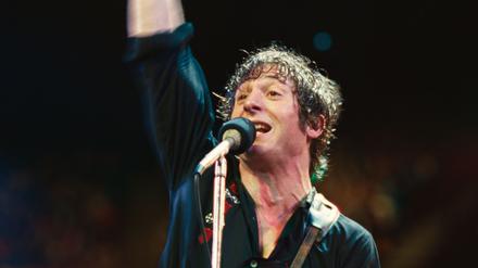 Einsam auf dem Höhepunkt seiner Karriere. Der All-American-Boy Bruce Springsteen (Jeremy Allen White) sucht seine eigene Stimme.