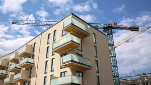 Ein Mehrfamilienhaus.