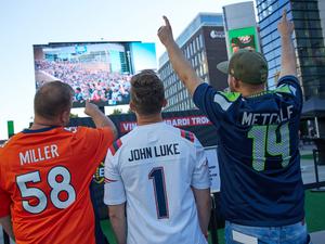 In der gesamten Stadt gibt es verschiedene Fan-Events.