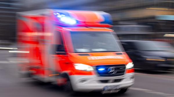 Ein 85-Jähriger erlag im Krankenhaus seinen schweren Verletzungen. (Symbolbild)