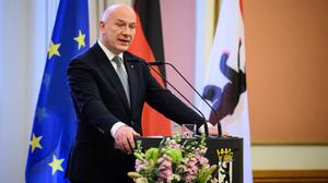 Kai Wegner (CDU), Regierender Bürgermeister von Berlin, spricht im Festsaal des Roten Rathauses. (Archivbild)