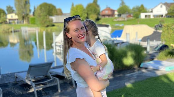 Julia Panknin mit ihrer Tochter