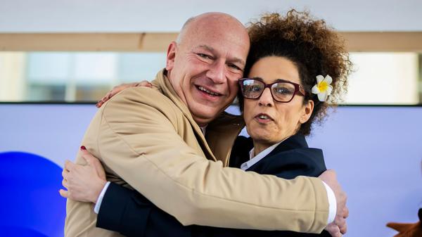 Bürgermeister Kai Wegner begrüßte die iranische Aktivistin Masih Alinedschad.