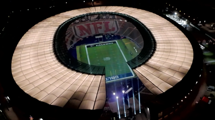 Die Indianapolis Colts ließen am Freitagabend über dem Berliner Olympiastadion 300 Drohnen aufsteigen.