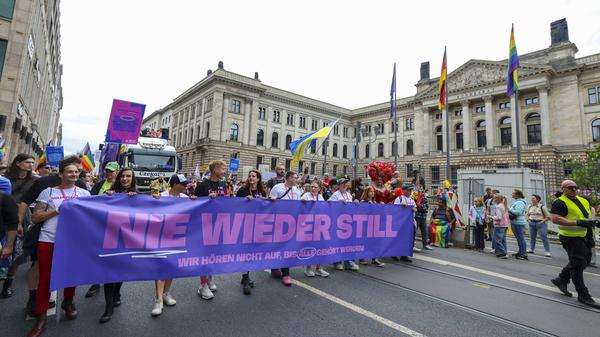 Der Berliner CSD zieht in diesem Sommer am Bundesrat vorbei.