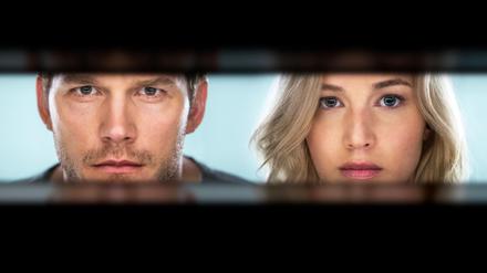 Aurora Lane (Jennifer Lawrence) und Jim Preston (Chris Pratt) sind im Tiefschlaf auf einem Raumschiff auf dem Weg zu einer entfernten Planetenkolonie, als ein Fehler im System dafür sorgt, dass beide 90 Jahre zu früh aufwachen. Das Überleben auf dem Schiff stellt sich als keine einfache Aufgabe heraus... +++ Die Verwendung des sendungsbezogenen Materials ist nur mit dem Hinweis und Verlinkung auf RTL+ gestattet. +++