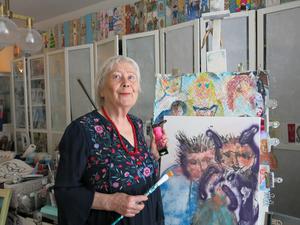 Maria Albel in ihrer Wohnung in Prenzlauer Berg.