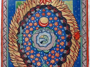 Erde, Sonne, Planeten, Elemente und Himmelsrichtungen harmonisch vereint. Miniatur „Das Weltenei“ aus dem Rupertsberger Scivias-Kodex nach dem verschollenen Original der Hildegard von Bingen (ca. 1175, Handkopie ca. 1930).