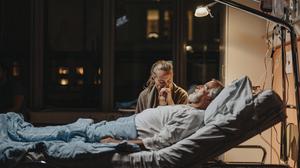 80, 90, 100? Soll das Alter auf dem Ausweis darüber bestimmen, wie ein kranker Mensch behandelt wird?