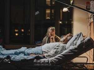 80, 90, 100? Soll das Alter auf dem Ausweis darüber bestimmen, wie ein kranker Mensch behandelt wird?