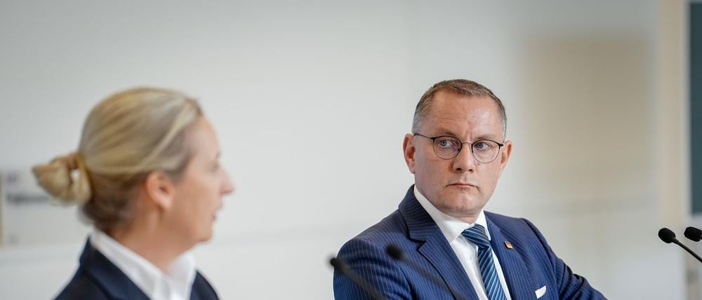 Alice Weidel, Fraktions- und Bundesvorsitzende der AfD, und Tino Chrupalla, AfD-Bundes- und Fraktionsvorsitzender, geben zu Beginn der Sitzung ihrer Bundestagsfraktion eine Pressekonferenz.