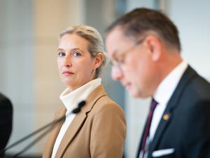 Die AfD-Spitze: Alice Weidel (links) blickt zu Tino Chrupalla.