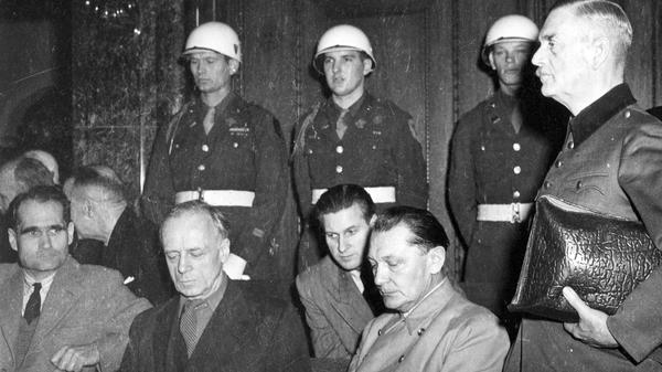 Nürnberger Prozess, von rechts nach links: Keitel, Göring, van Ribbentropp, HessNürnberg 1946 *** Nuremberg Process, from right to left Keitel, Goering, van Ribbentropp, HessNuremberg 1946