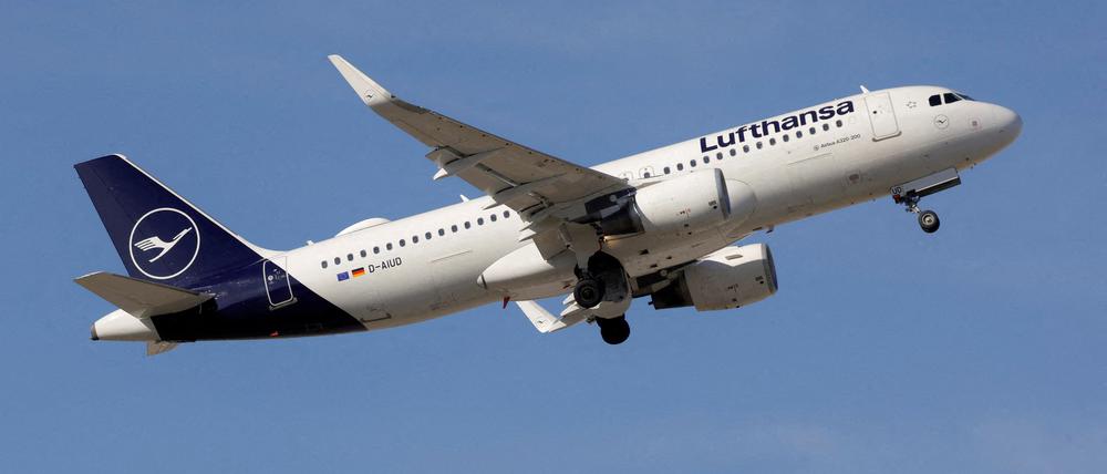 Ein Airbus A320-214 der Lufthansa beim Start.