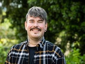 Sven Buchmayer (44) hat bereits alles für seine eigene Bestattung geregelt - inklusive einer Grabstelle unter einer Hainbuche im FriedWald. Die Entscheidung gibt ihm Ruhe und Freiheit. // Weiterer Text über ots und www.presseportal.de/nr/55775 / Die Verwendung dieses Bildes für redaktionelle Zwecke ist unter Beachtung aller mitgeteilten Nutzungsbedingungen zulässig und dann auch honorarfrei. Veröffentlichung ausschließlich mit Bildrechte-Hinweis.