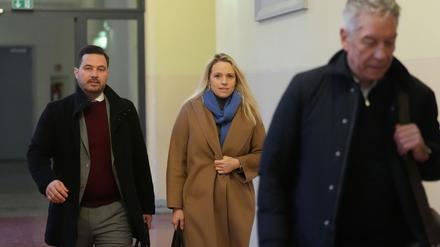 Astrid Have (M.), Ehefrau von Nebenkläger S. Hensel, kommt zur Fortsetzung des Prozesses gegen C. Block wegen mutmaßlicher Kindesentführung ins Landgericht.