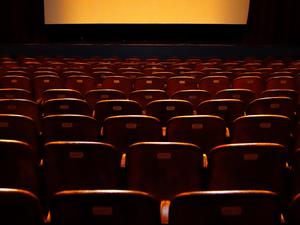 Ein Unbekannter brach in die Neuen Kammerspiele in Kleinmachnow ein.