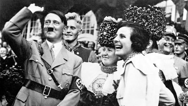 Zusammen Filmgeschichte schreiben. Adolf Hitler und seine Lieblingsregisseurin Leni Riefenstahl.