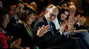 Bundeskanzler Friedrich Merz (CDU) nimmt an der Verleihung des Talisman-Preises für gesellschaftlichen Zusammenhalt der Deutschlandstiftung Integration teil.