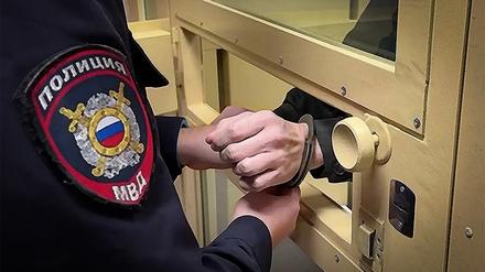 Symbolbild: Der britische Staatsbürger James Scott Rhys Anderson bei einer Anhörung vor dem regionalen Gericht in Kursk.