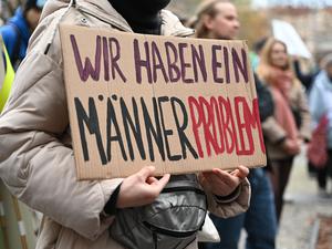 Die meisten Gewalttaten werden im sozialen Nahraum verübt. Partner und Familienangehörige – mehrheitlich Männer – sind häufig die Täter.