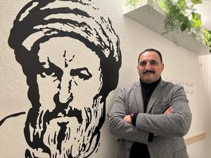 Hudhaifa Al-Mashhadani, Leiter der deutsch-arabischen Sprachschule Ibn Khaldun in Neukölln.