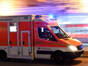 Das Mädchen wurde an einem Kreisverkehr überrollt. (Symbolbild)