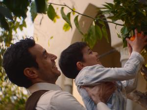 Sharif (Adam Bakri) bringt seinem Sohn die Schönheit seines Landes nahe.