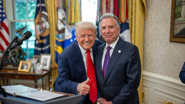 Dealmaker unter sich: Donald Trump (links) und sein Sondergesandter Steve Witkoff.