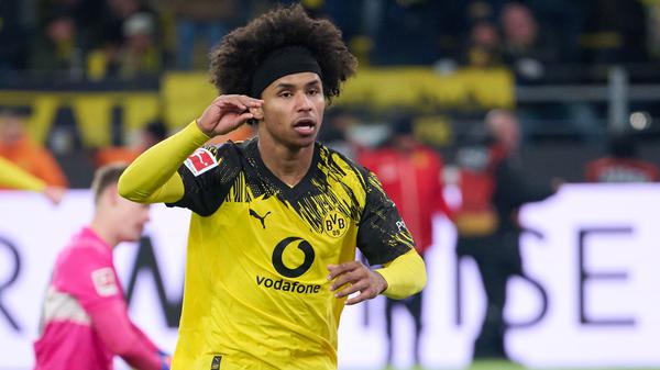 Karim Adeyemi bejubelte sein Tor mit einer speziellen Geste.