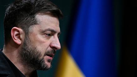 Der ukrainische Präsident Wolodymyr Selenskyj nimmt an einer gemeinsamen Pressekonferenz mit dem türkischen Präsidenten teil, nachdem sie sich am 19. November 2025 im Präsidentenpalast in Ankara getroffen haben.