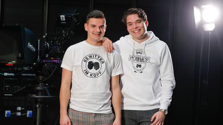 Jan Zimmermann (l) und Tim Lehmann (Gewitter im Kopf - Leben mit Tourette) als Gäste bei dem Screening des „YouTube Rewind“ im YouTube Space.