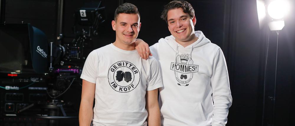 Jan Zimmermann (l) und Tim Lehmann (Gewitter im Kopf - Leben mit Tourette) als Gäste bei dem Screening des „YouTube Rewind“ im YouTube Space.